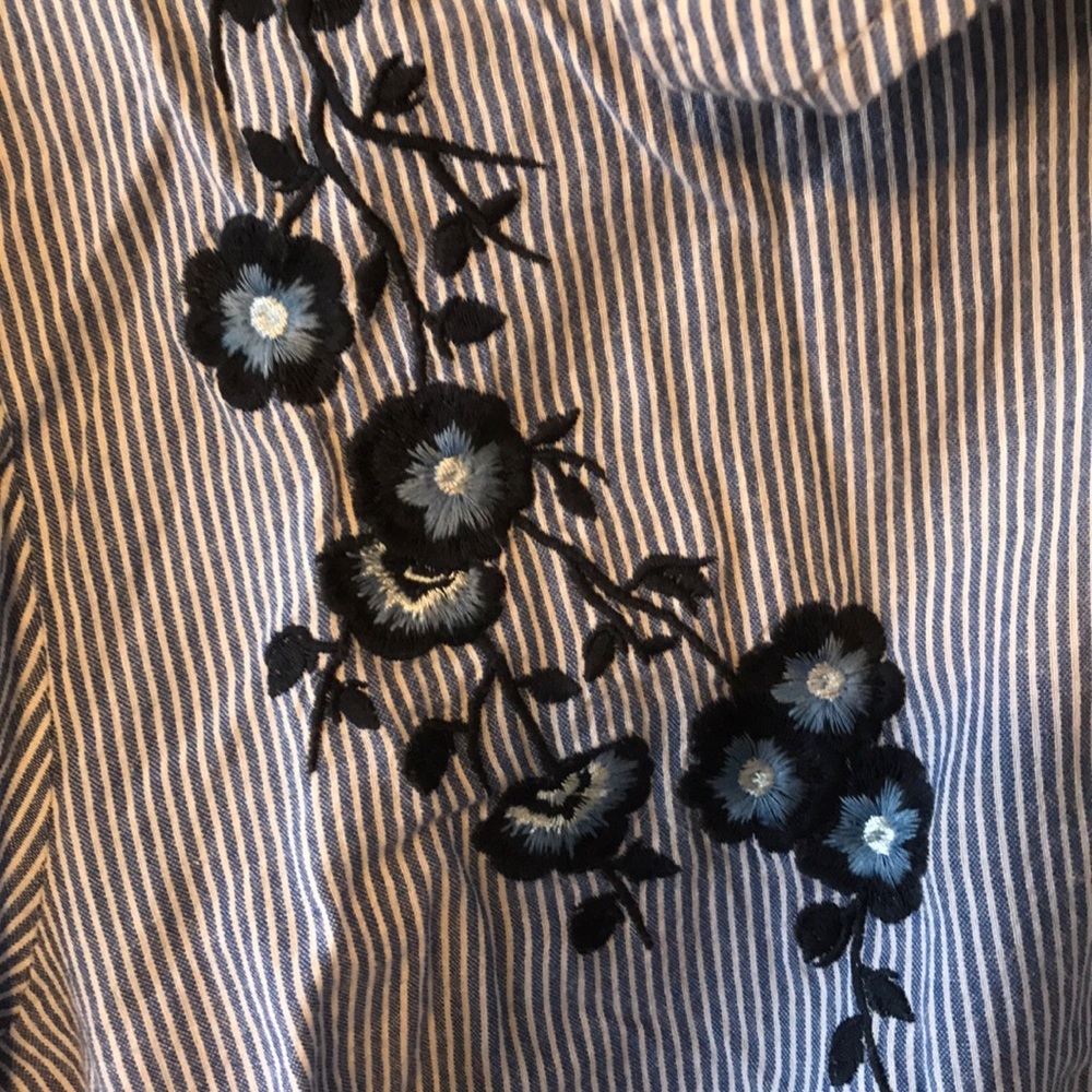 Button up blouse - Picture 2 of 3